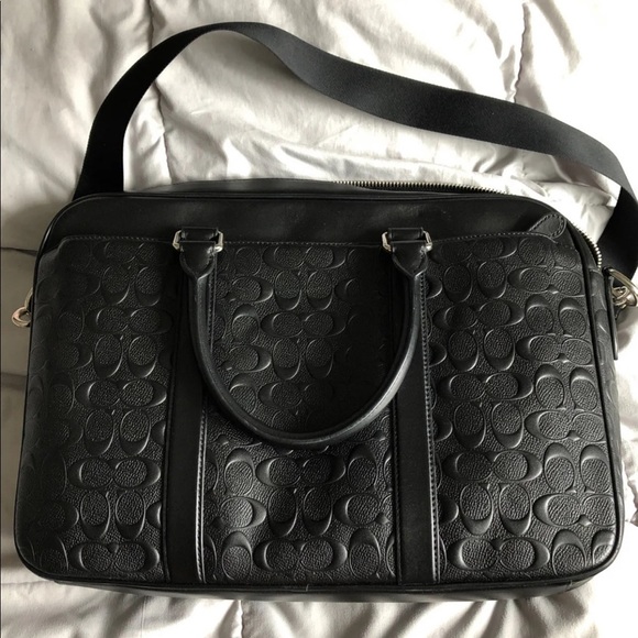 Lightly used, medium sized coach messenger bag - Picture 2 of 2